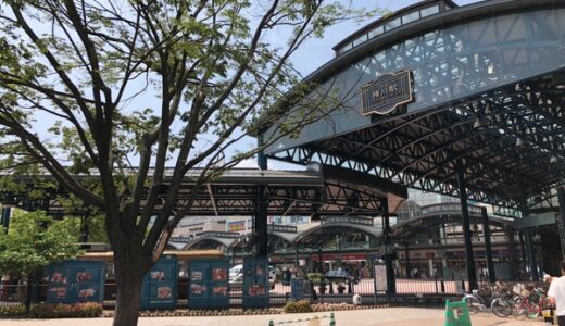 JR横川駅前広場に女子サッカー「アンジュヴィオレ広島」の応援横断幕が設置されました！