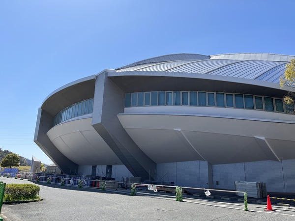 大和興産 安佐北区スポーツセンター」の外壁工事がほぼ終了