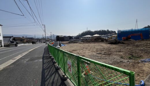 【開店速報】安佐南区山本、春日野団地に向かう道路沿いで｢ウォンツ｣オープンに向けて大規模工事中。大きな民家があった場所。